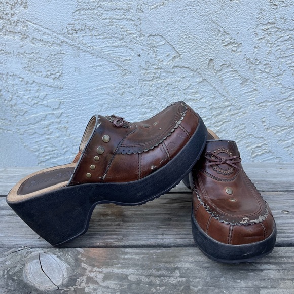 Womens Vintage Mudd Platforms size 8M Enclosed Studded Brown - Picture 1 of 15
